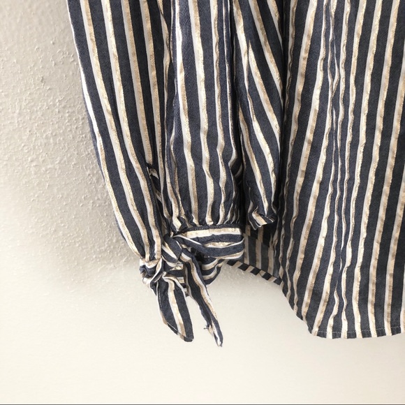 Express One Cold Shoulder - Picture 3 of 8